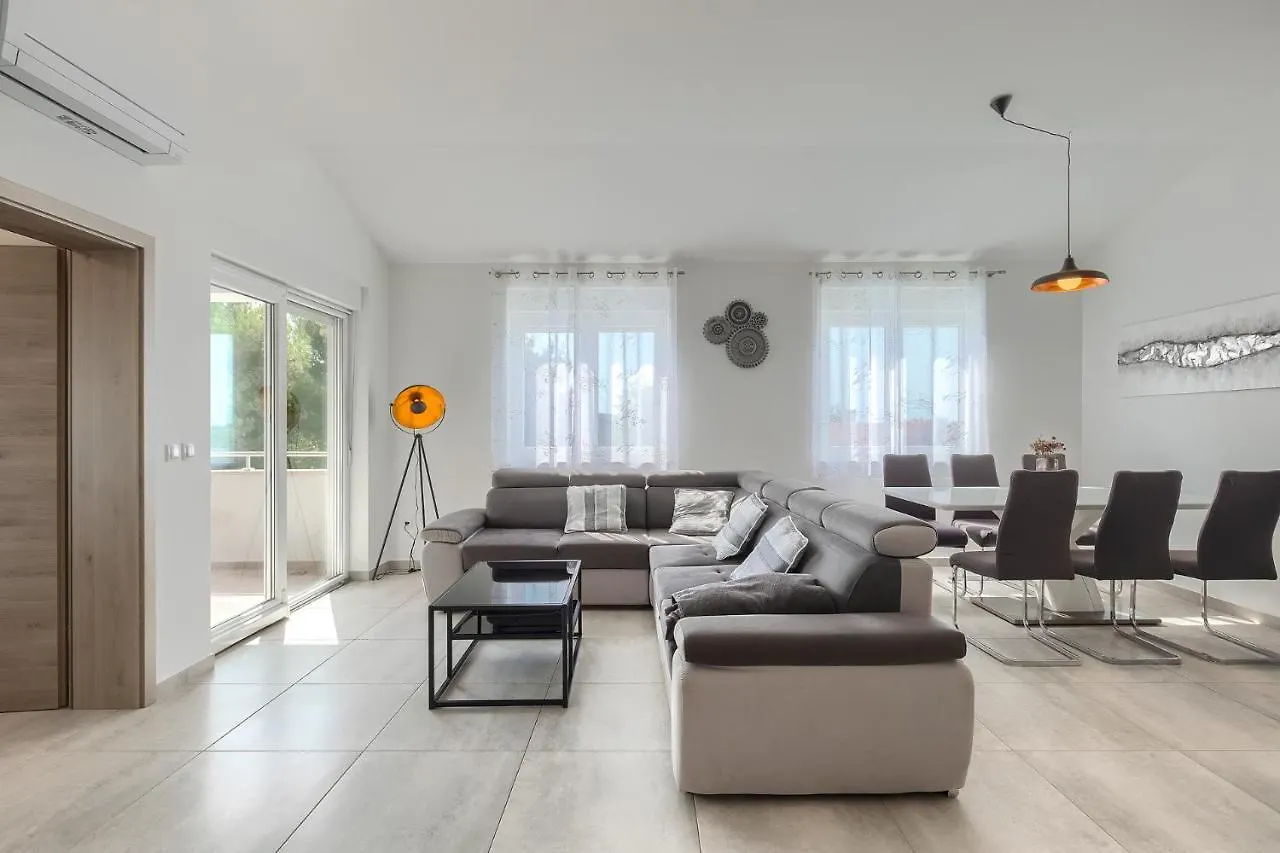 Apartments Medulin 2217