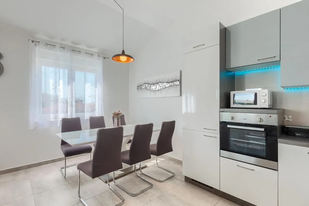 Apartments Medulin 2217