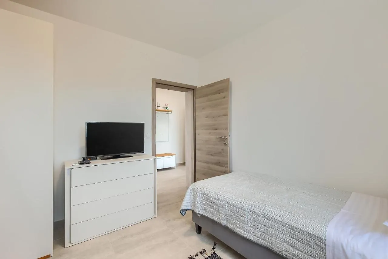 Apartments Medulin 2217