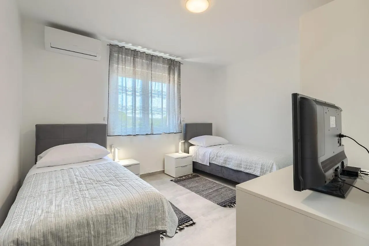 Apartments Medulin 2217